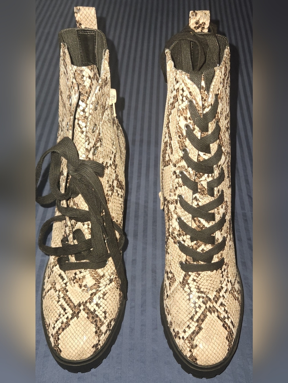 ‼️MAKE AN OFFER‼️Steve Madden Snake-Print Lace-Up Ankle Boots. Size 11 Narrow